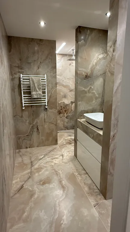 Лофт - мансарда с фронтальным видом на море