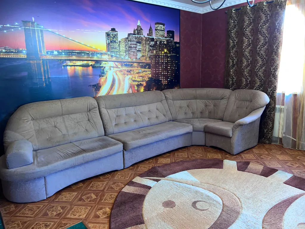 Двухэтажный коттедж на зелёной территории