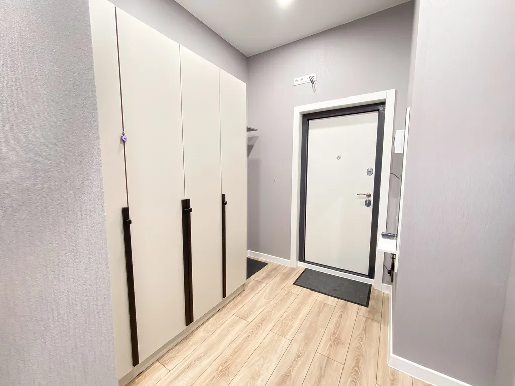 Студия с видом на город