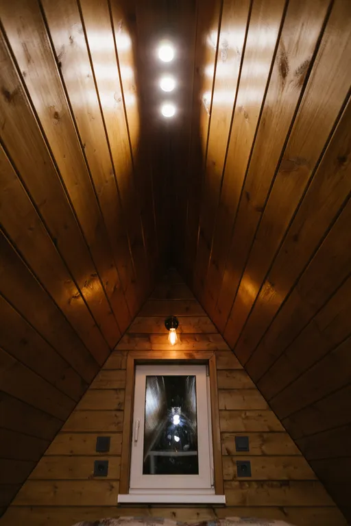 Домик в лесу вблизи от города в стиле A-frame