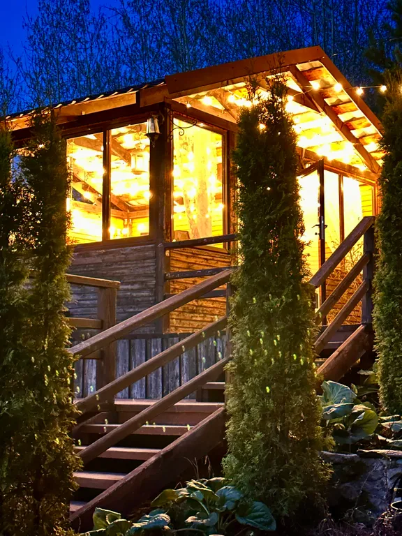 Домик в Горном Алтае с видом на горы