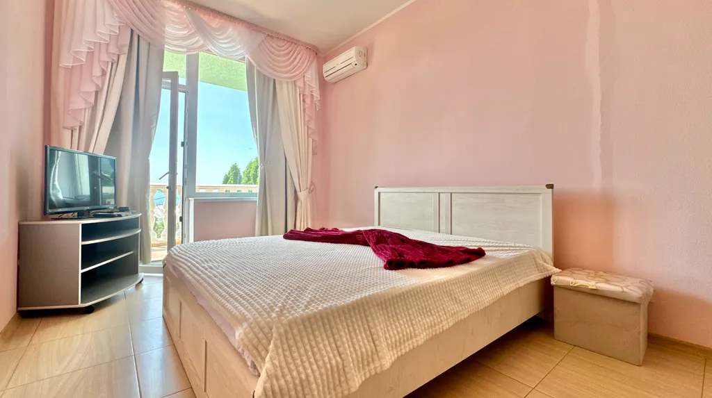 Дом с бассейном в Аутке