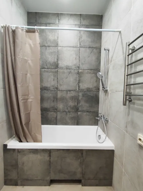 Двухкомнатная двухэтажная квартира в центре города