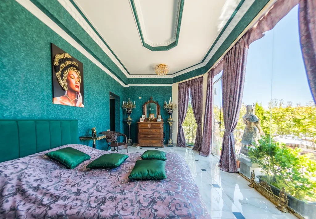 Пентхаус с бассейном и видом на море