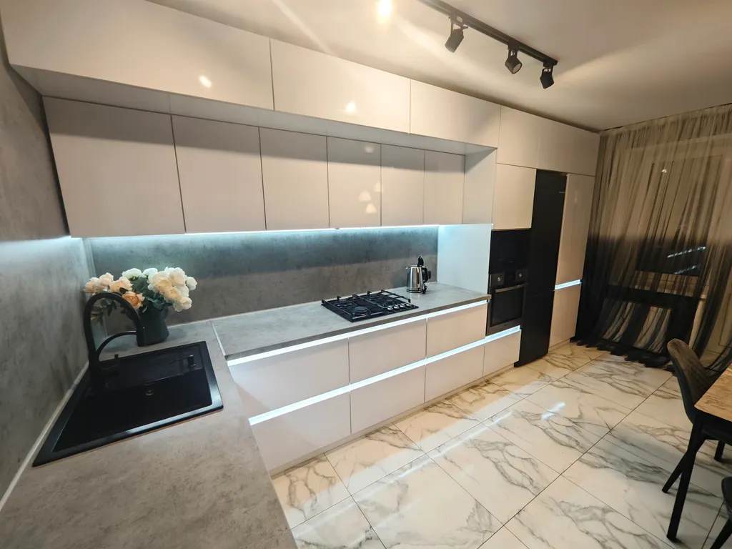 2-комнатная квартира в новом кирпичном доме — аренда посуточно в Железногорск