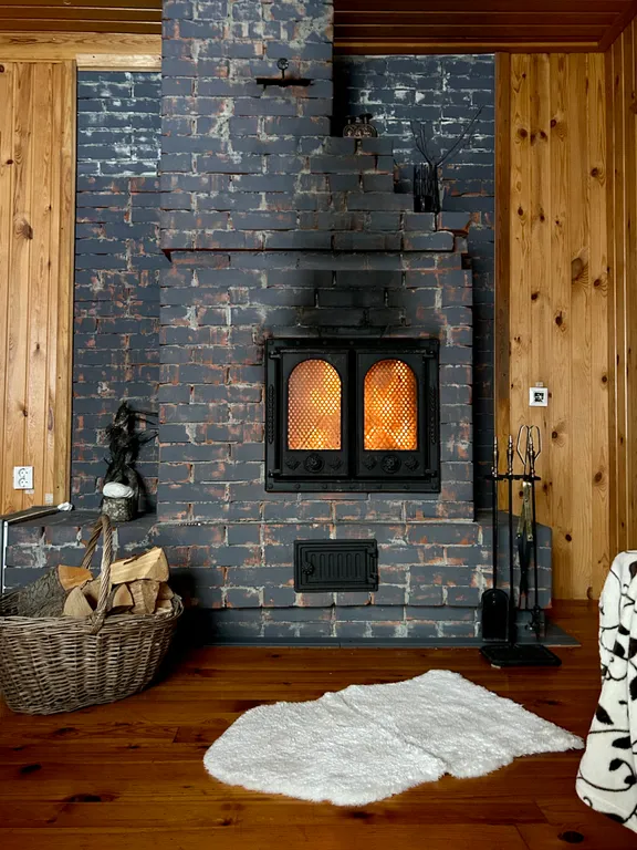 Большой коттедж с камином Гнездо