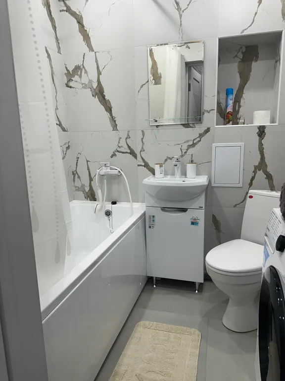 Квартира в тихом приморском районе, в тени деревьев