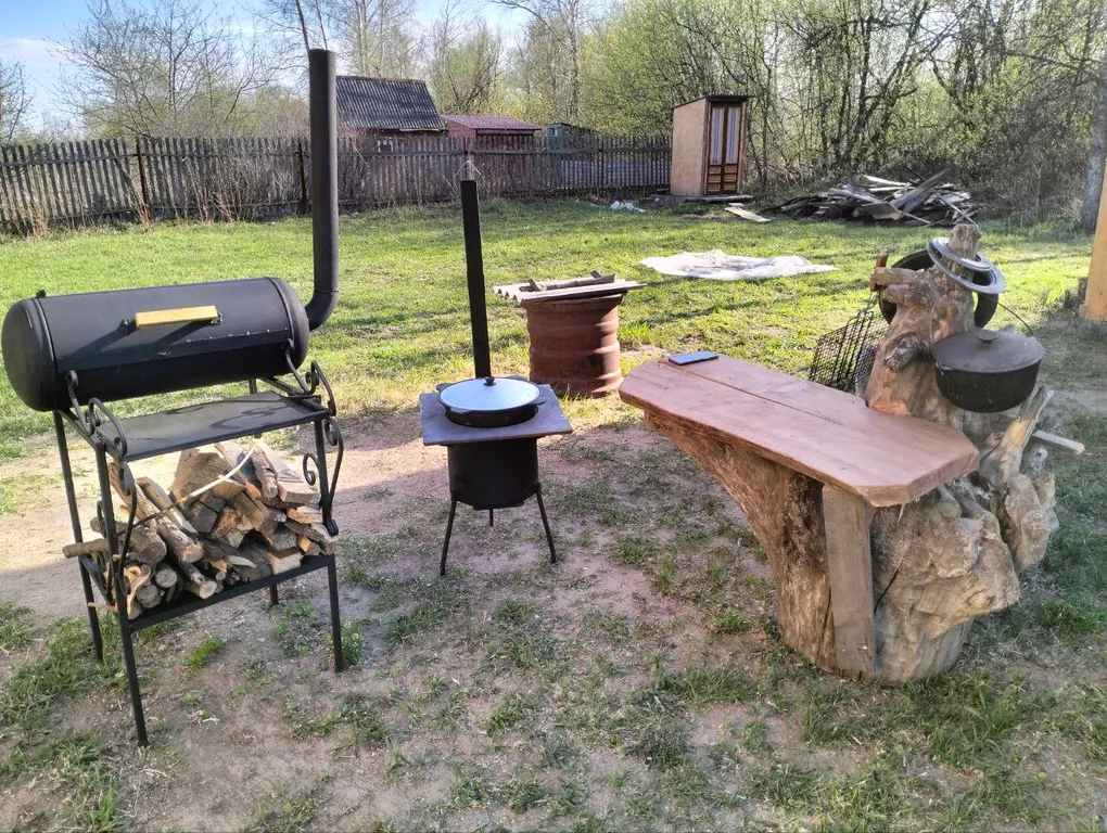 Уютный домик рядом с озером в природном тихом месте