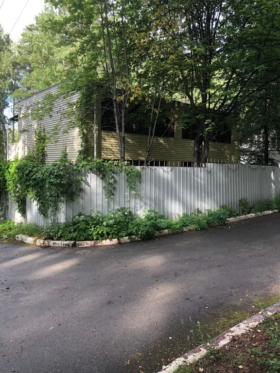 Коттедж на территории базы отдыха Молодёжная у озера Еланчик