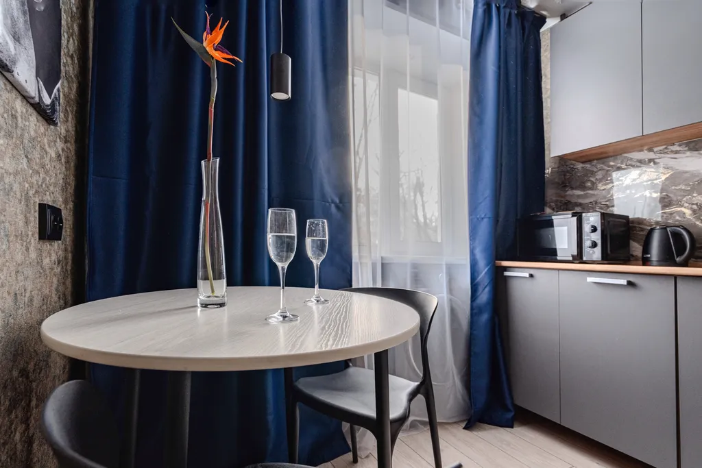 Красивая уютная двухкомнатная квартира с новым дизайнерским ремонтом