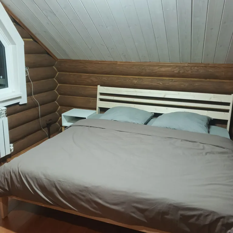 Уютный домик возле озера