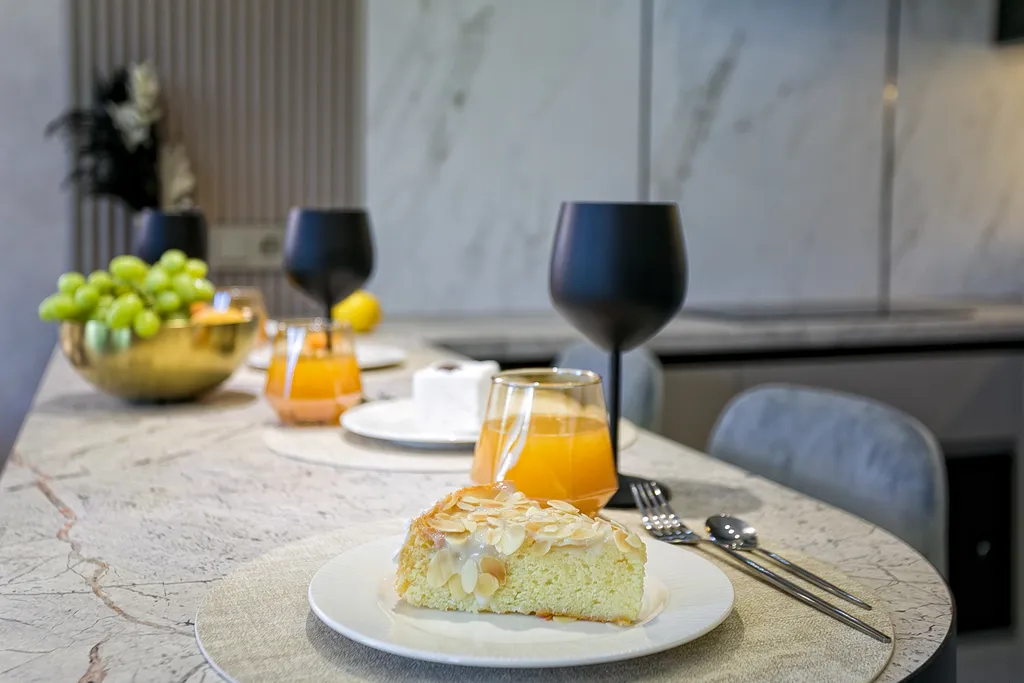 Студия с панорамой на горы