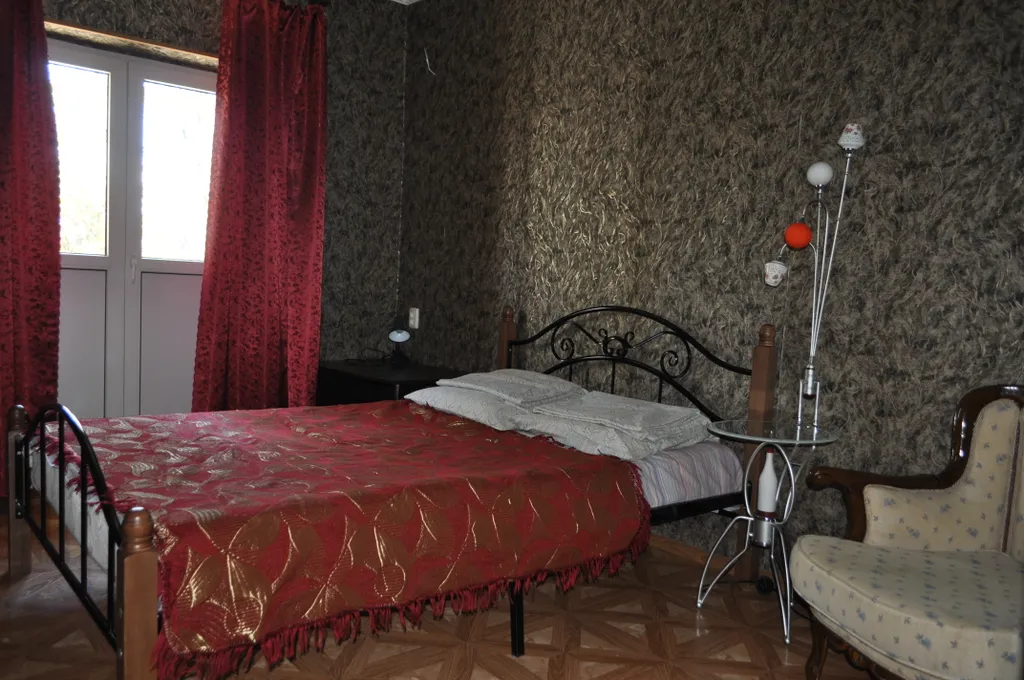 Трёхкомнатная квартира в центре на берегу моря