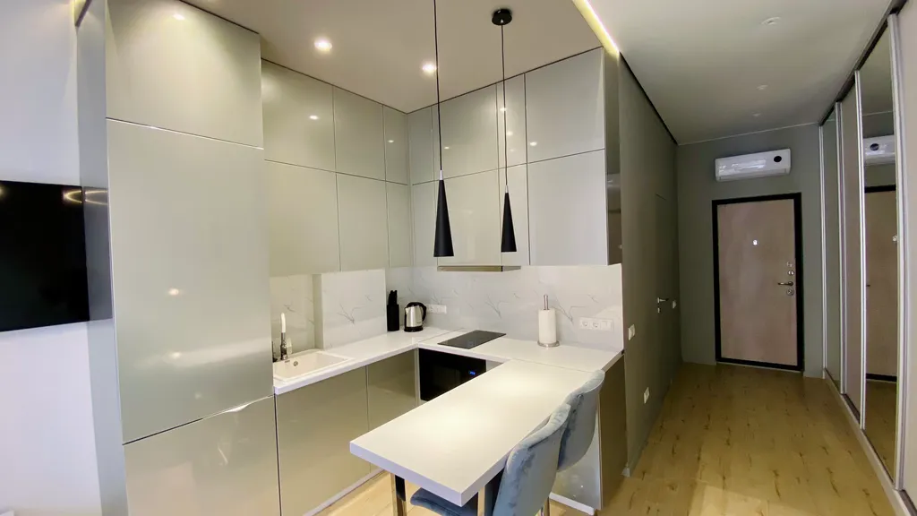 Современная светлая студия в горах