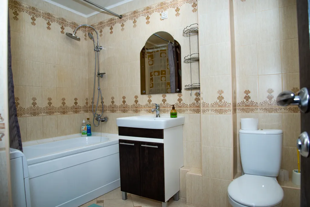 Светлая квартира у мать и дитя, кристалл