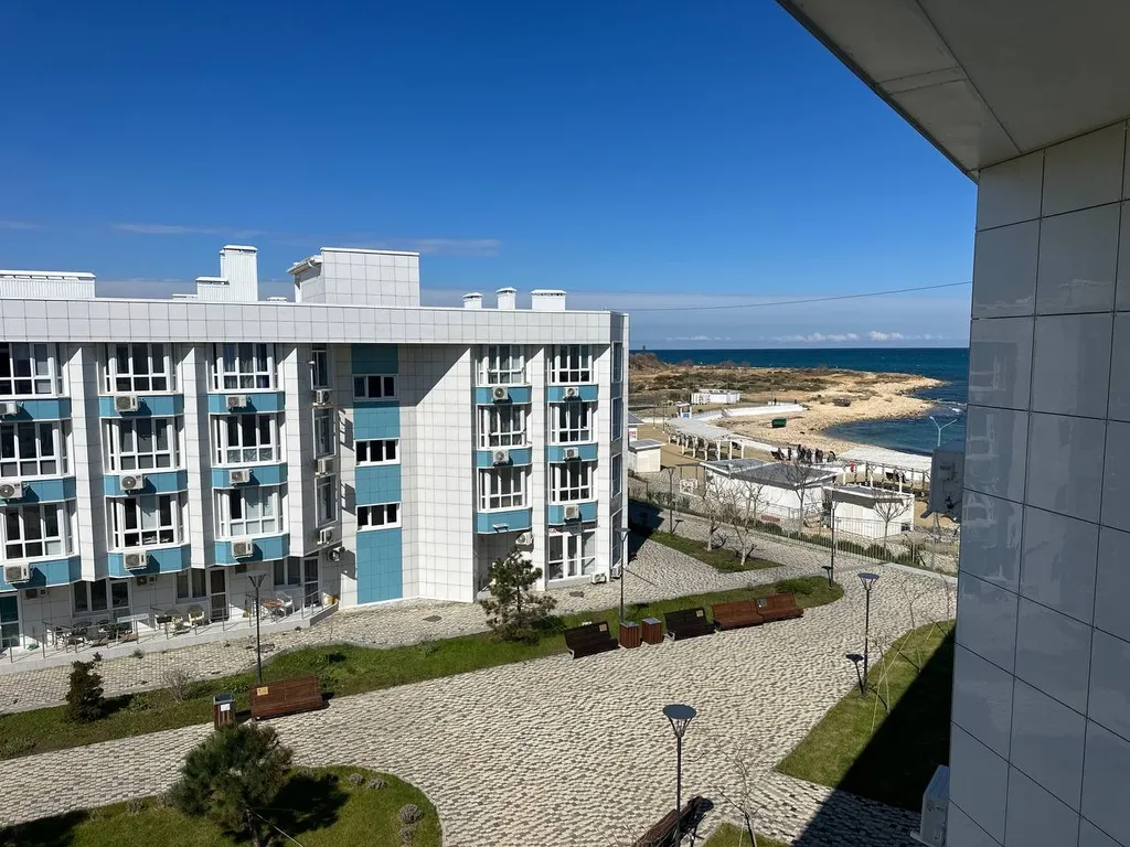 Апартамент с бассейном у моря