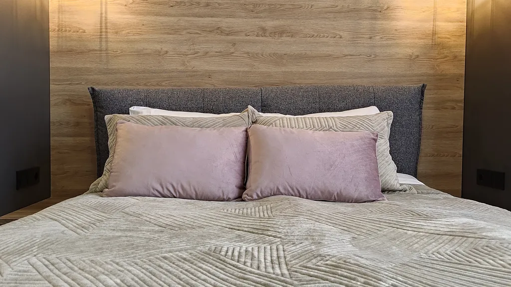 Современный красивый апартамент со спальней. Панорама на горы. Центр.