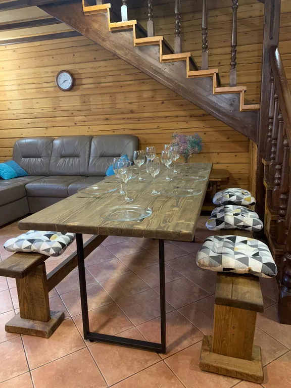 Дом на лесной опушке с банeй на дpовax и бильярдом