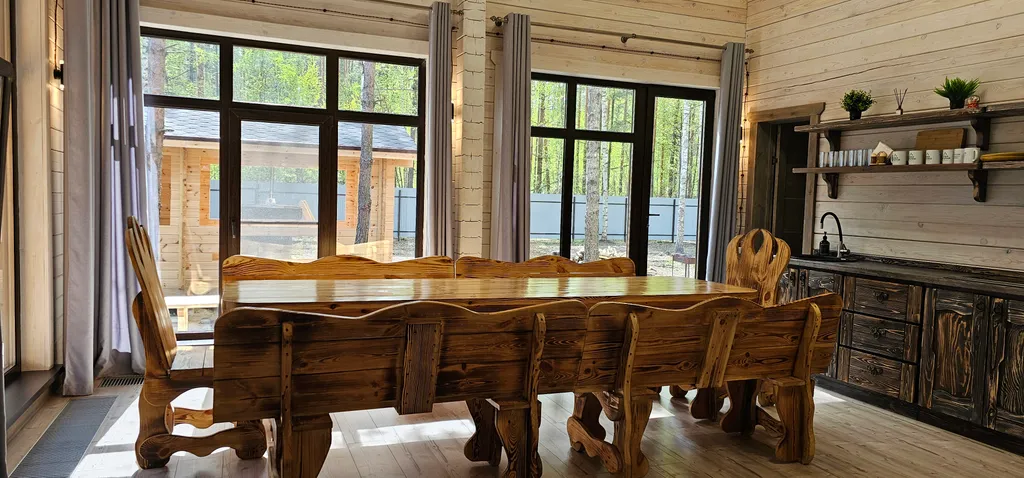 Дом и баня на дровах в сосновом лесу