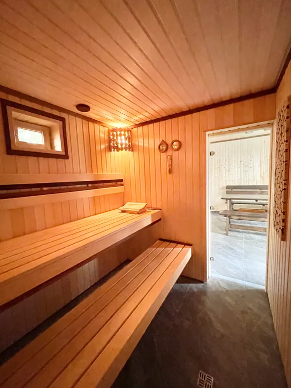 Коттедж с баней и теплым бассейном