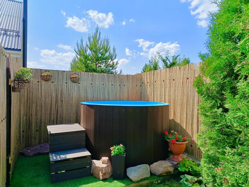 Дом с сауной, теплой купелью и аэрохоккеем на берегу водохранилища