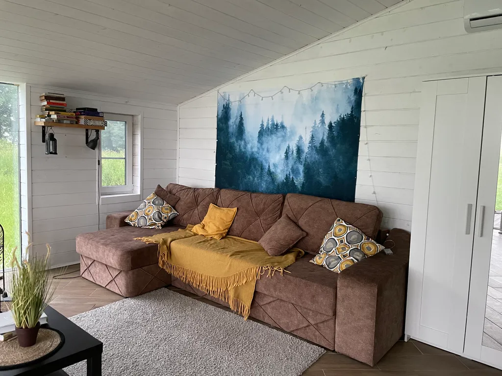 Уютный домик с панорамным остеклением недалеко от Пушкинских гор