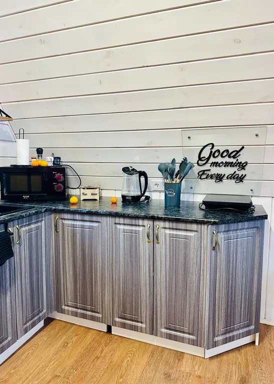 А-фрейм на берегу озера