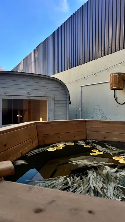 Уютный дом с баней, чаном и видом на горы