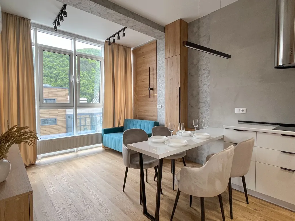 Просторная квартира-студия с кухней в ЖК премиум-класса