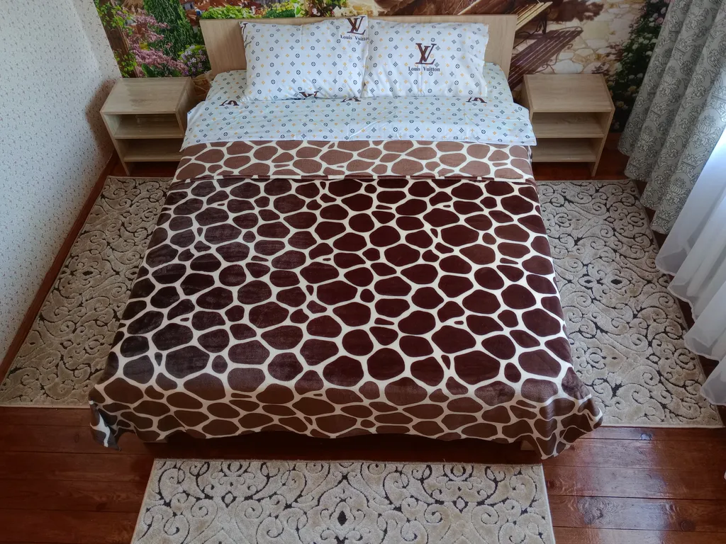 Комфортная 2-комнатная квартира с маленьким парком во дворе