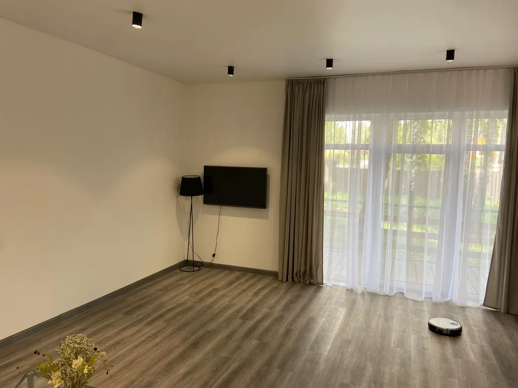 Большой уютный дом с панорамными окнами