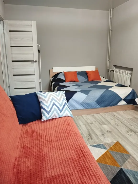 Яркая оранжевая квартира