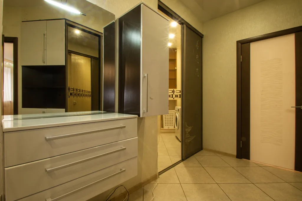 2-к. квартира с современным дизайном в центре от Kravc Group