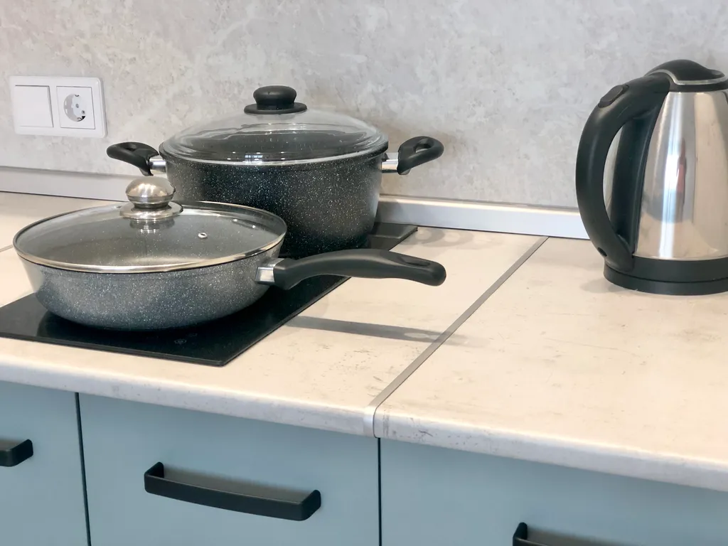 Студия возле ашана и ленты