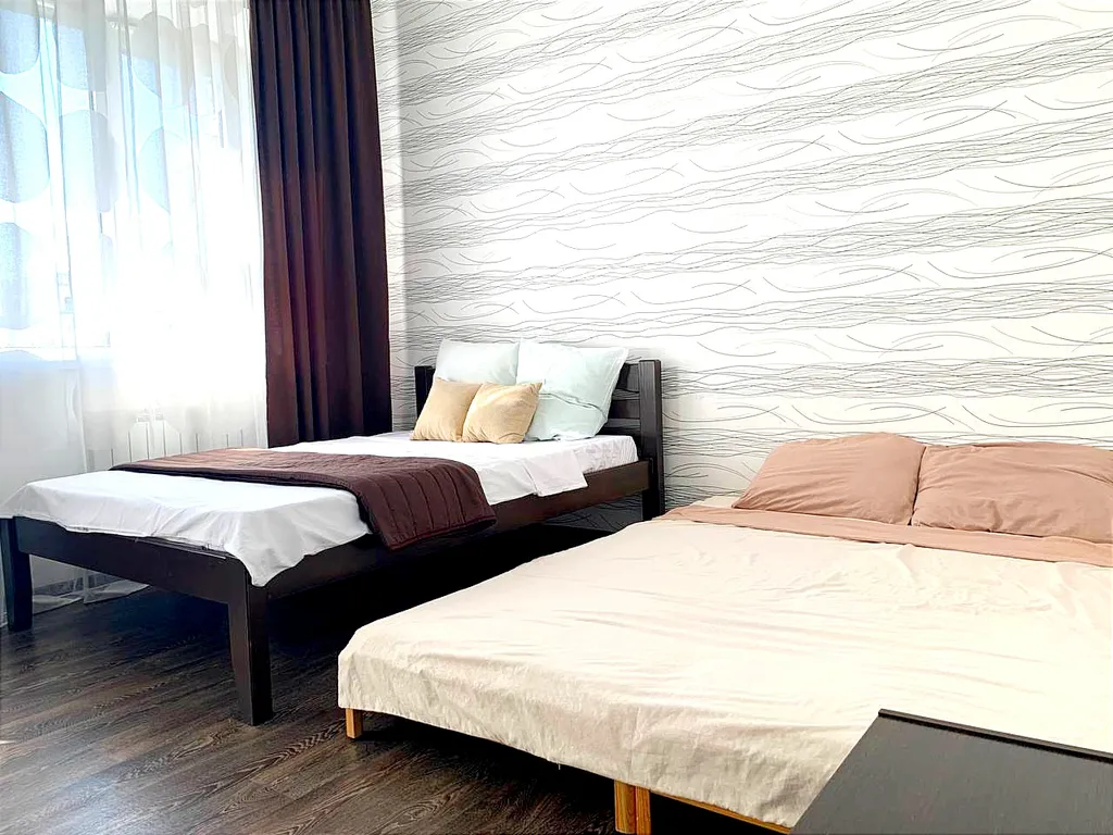 Новые апартаменты в центре с видом на пруд