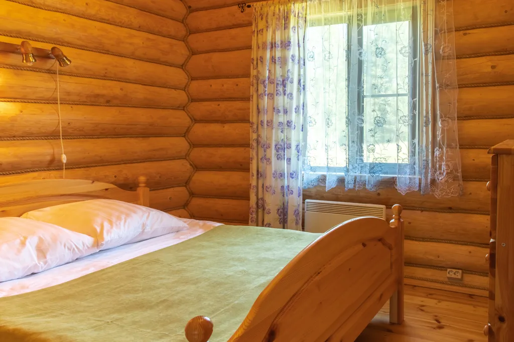 Дом рядом с озером