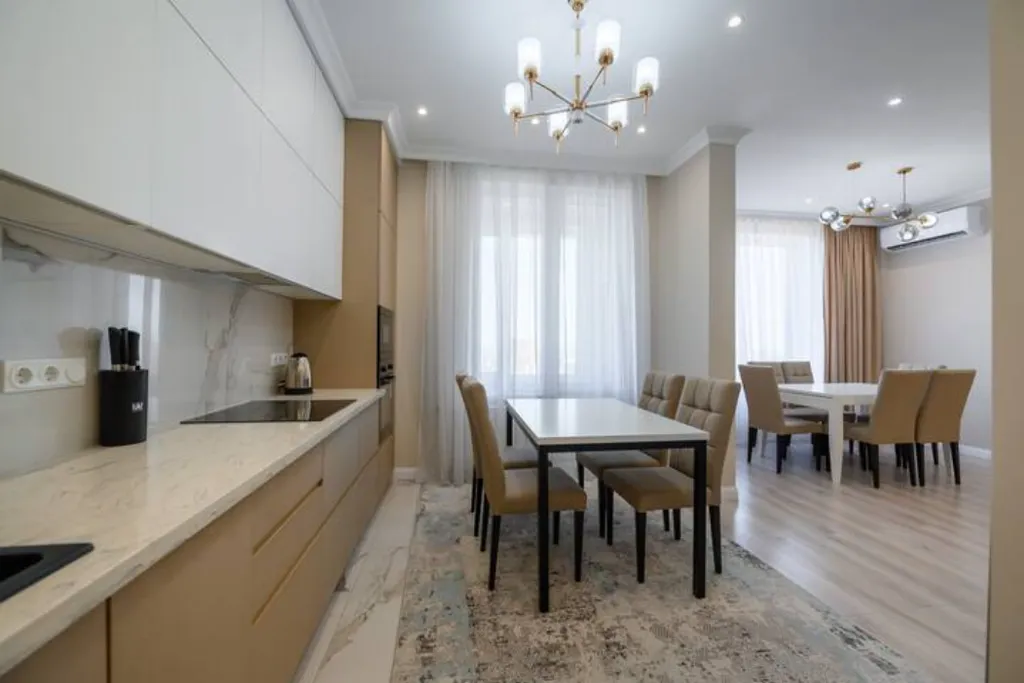 Роскошные апартаменты с видом на горы и на озеро