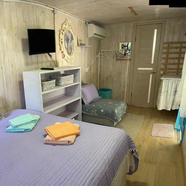 Дача с двориком и с кухней