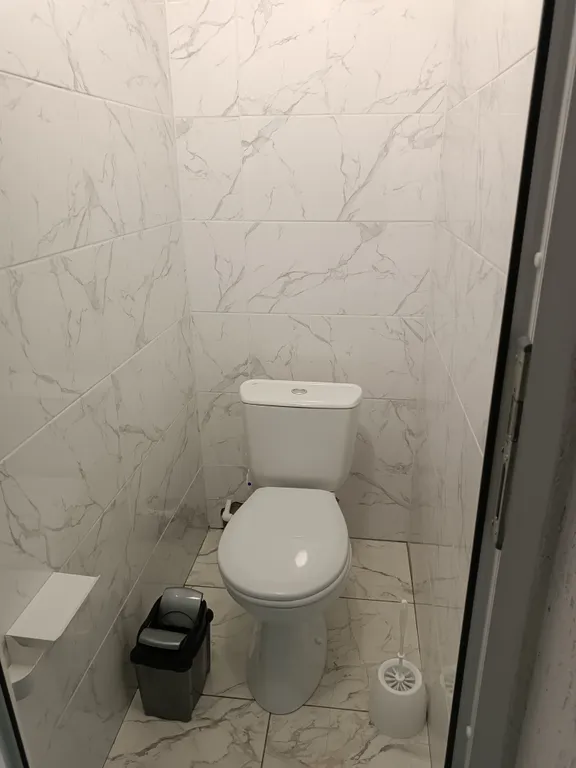 Новый уютный дом дупликс (левая половина) у берегу моря