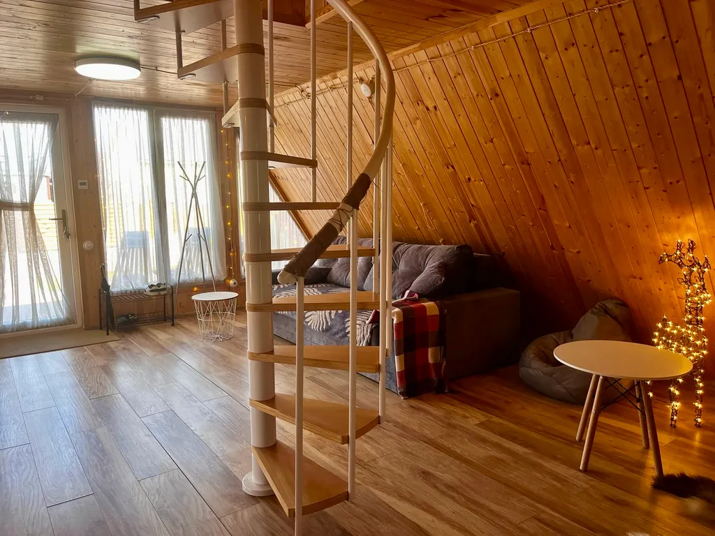 Дом с баней, караоке, PlayStation и Алисой на берегу моря