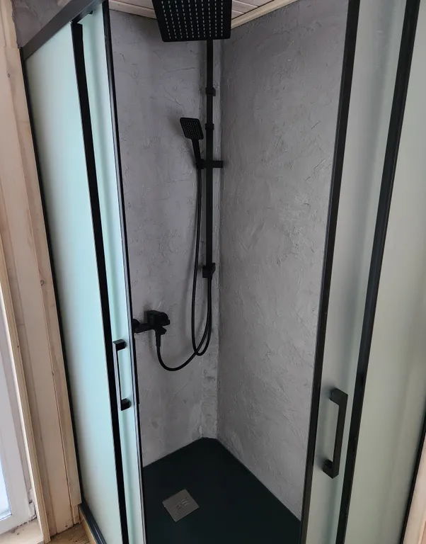 Дом в лесу с панорамным видом