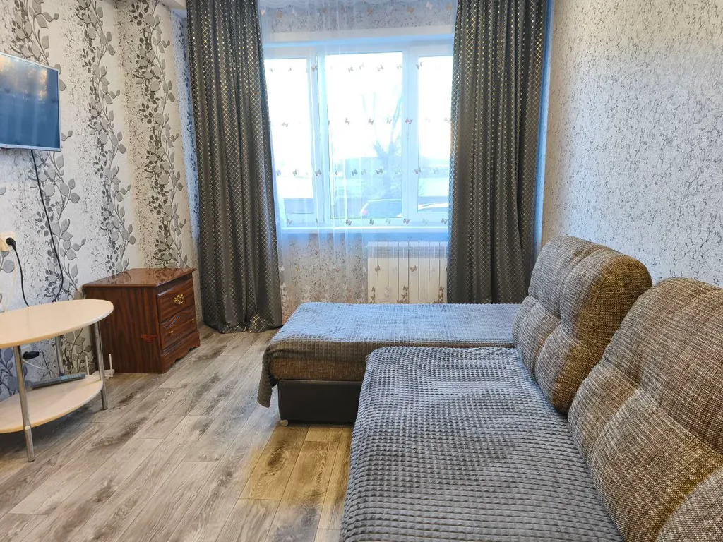 Трехкомнатная квартира вблизи Сквера Энтузиастов