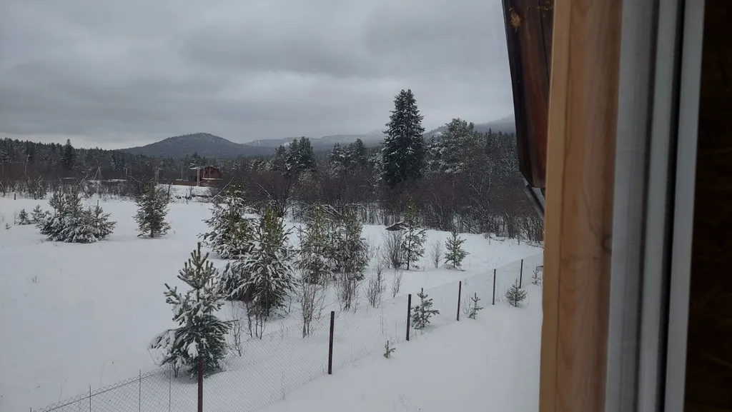 Домик в окружении гор