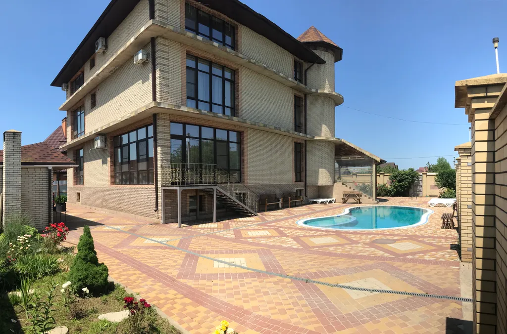 Вилла Казачка с теплым уличным бассейном