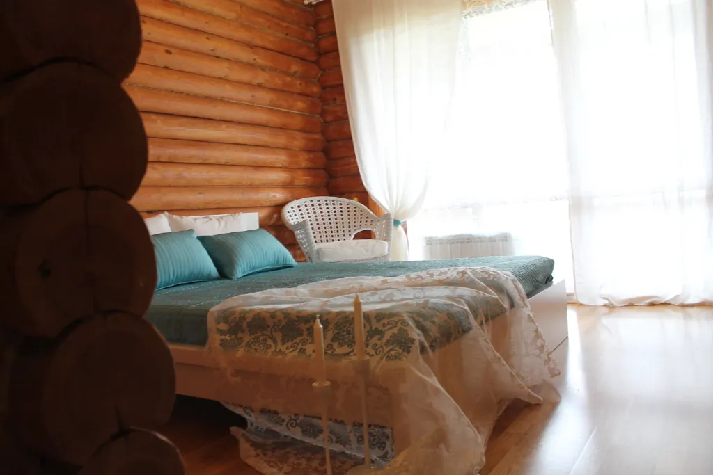 Большой коттедж с видом на озеро