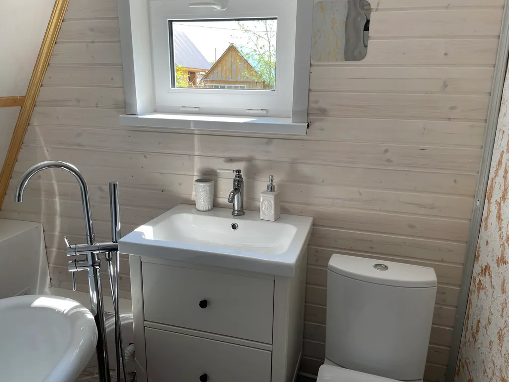 Сказочный А-фрейм с отдельной баней из липы в заповедном лесу