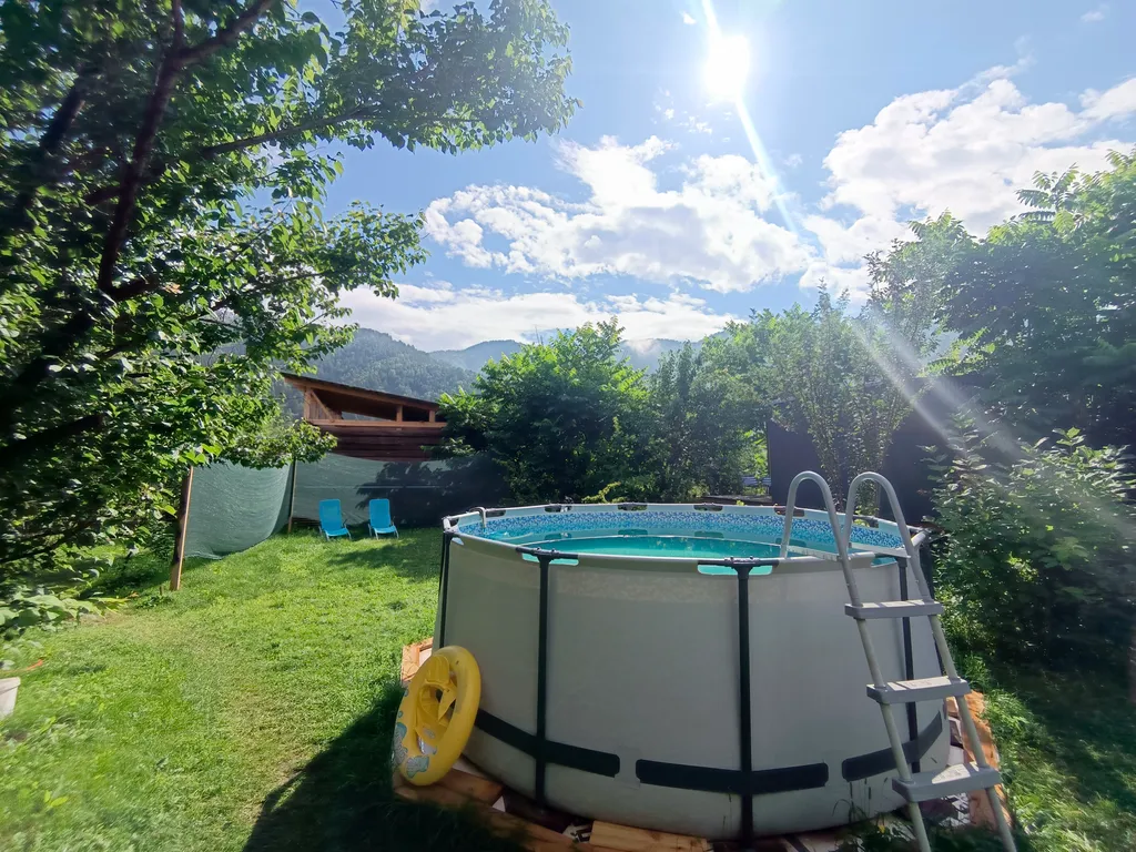 Дом в деревенском стиле с душевой