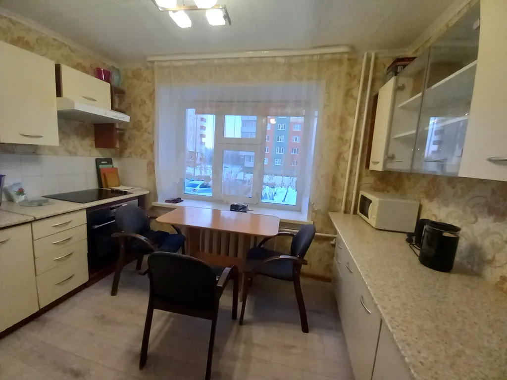 Просторная двухкомнатная квартира на 1ом этаже по Тихонова