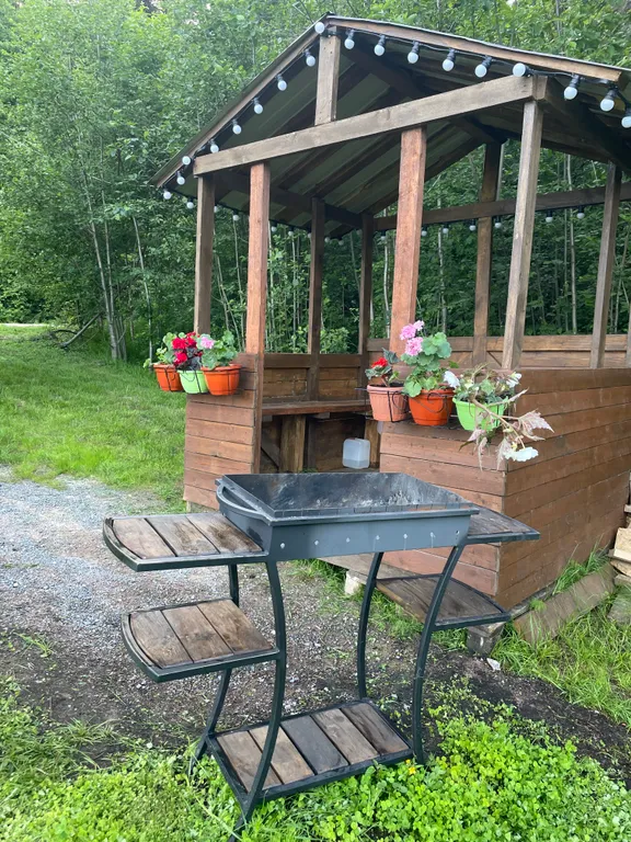 Домик для семейного отдыха в лесу