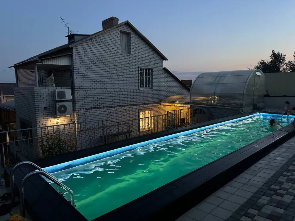 Коттедж Часть дома в частном на первом этаже с большим бассейном — Волгоград